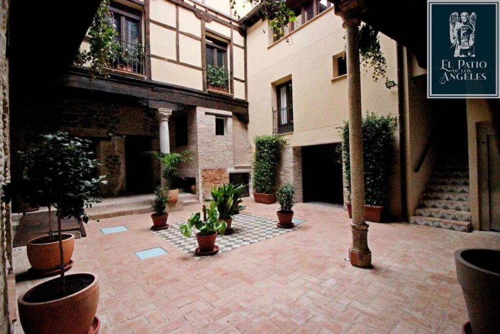 Patio De Los Angeles